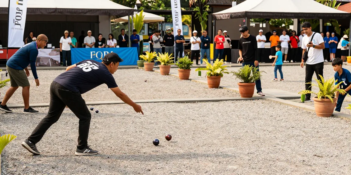 Suasana turnamen petanque FOPI Kota Makassar di bawah sinar matahari, menampilkan pemain yang fokus dan antusias.